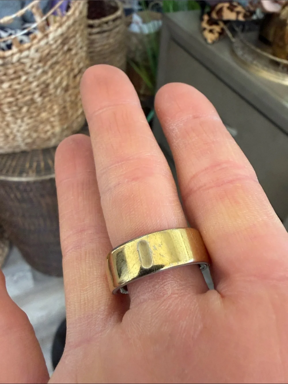 Oura Ring 4 Gold Size 8 with Charger & Sizing Kit